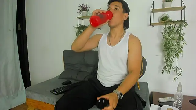 Milan_McConnell live XXX chat