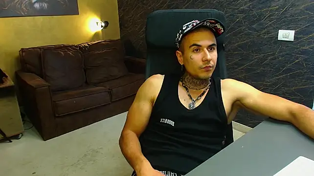 XXX chat uživo modela RomeoBodhi