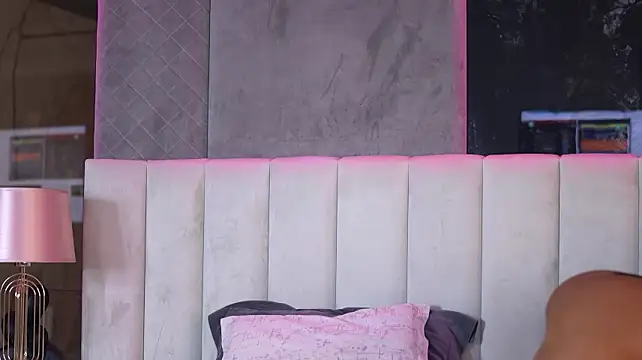 SelenaFrost Chat XXX in diretta
