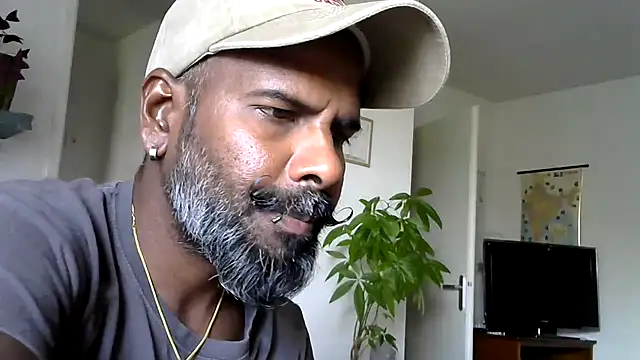 frenchblackc31 লাইভ XXX চ্যাট