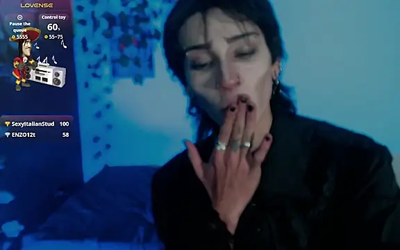 JohnnyJones_ élő XXX-chatje