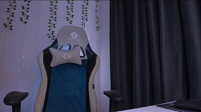 Chat +18 de KarlaSim ao vivo