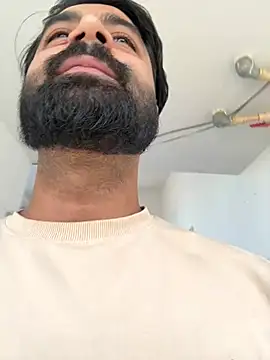 Royalboy_03: διαδικτυακό σόου στην κάμερα