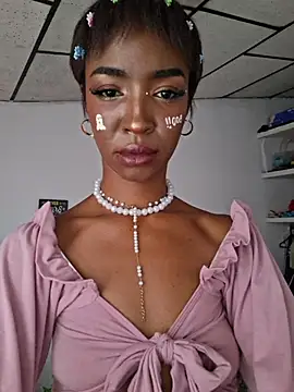 Chatroom XXX en direct de LulumiBloom