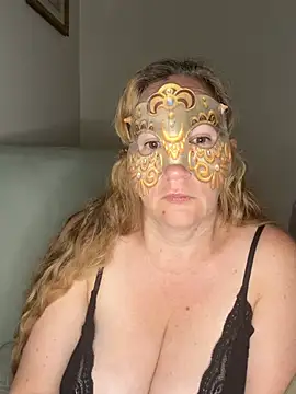 largeboobies30's Live XXX Chat