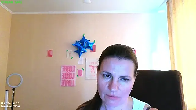 Chat +18 de Mirabelle_Velvet ao vivo