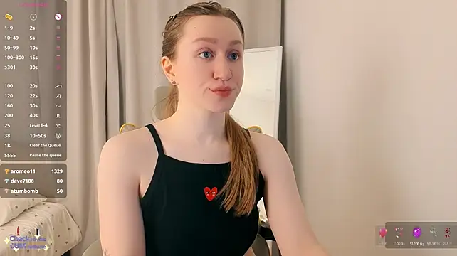 mowalova Live XXX-chat