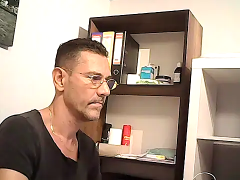 mastercharisma35 Adlı Modelin Canlı XXX Sohbeti