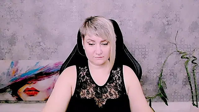 Djullia élő XXX-chatje