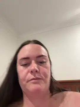 carinabro10 Adlı Modelin Canlı XXX Sohbeti