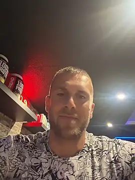 Chat +18 de Johnytrain ao vivo
