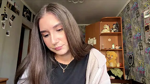 دردشة KittyNoSkirty الجنسية المباشرة