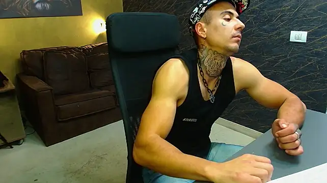 RomeoBodhi Chat XXX in diretta