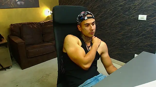 RomeoBodhi Live XXX Chat
