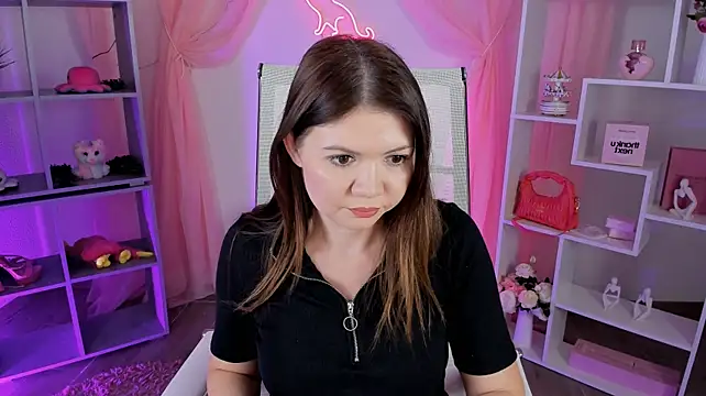 Chat +18 de ElaraWynne ao vivo