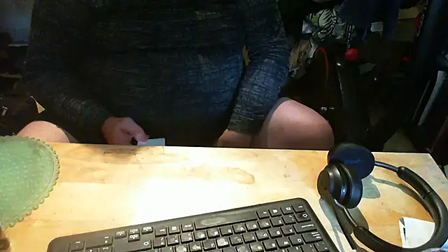Owned_drone élő XXX-chatje