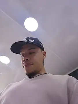 Chat +18 de AlphaMasterXxx ao vivo