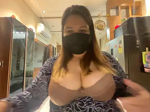צ'אט XXX בשידור חי של MeltingForager