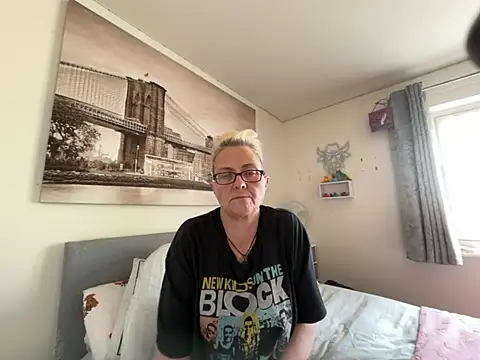 Curvy-Jinx – Naživo XXX chat