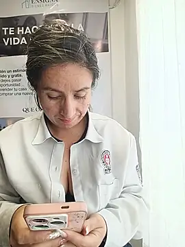 Valentina--1 Adlı Modelin Canlı XXX Sohbeti