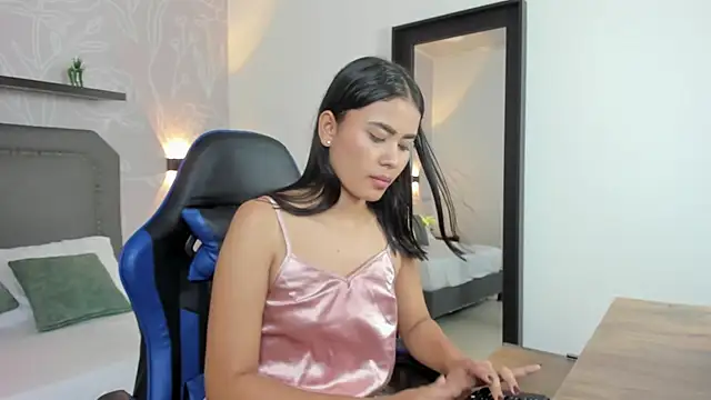 laura_chips Adlı Modelin Canlı XXX Sohbeti