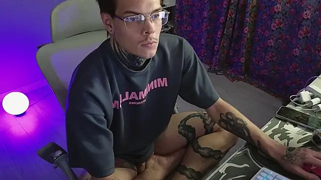 DENIS_HERE লাইভ XXX চ্যাট