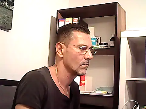 mastercharisma35のライブXXXチャット