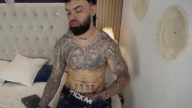 Онлайн чат XXX Collin_Vivas