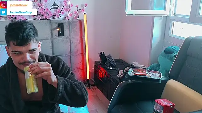 JordanShow: онлайн-секс-чат