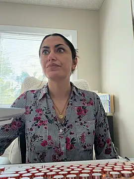 YourQueen18 – Naživo XXX chat