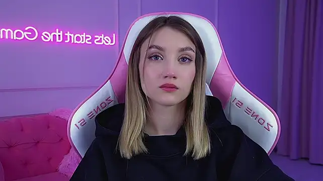 StacyEvances live XXX chat