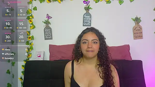 emiily_curly's Live XXX Chat