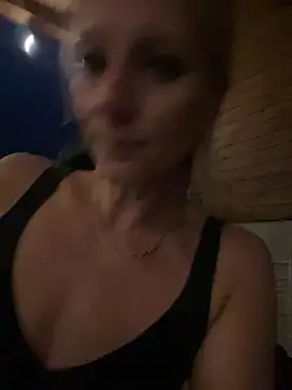 צ'אט XXX בשידור חי של LaMadrina006