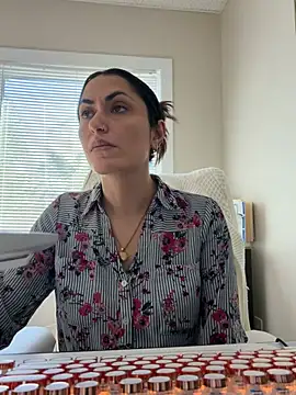 YourQueen18's Live XXX Chat