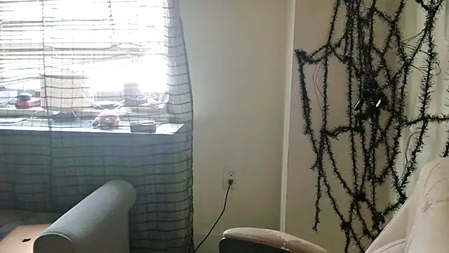 mzpretty444's Webcam Show