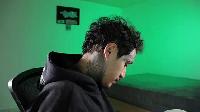 trieone's Live XXX Chat
