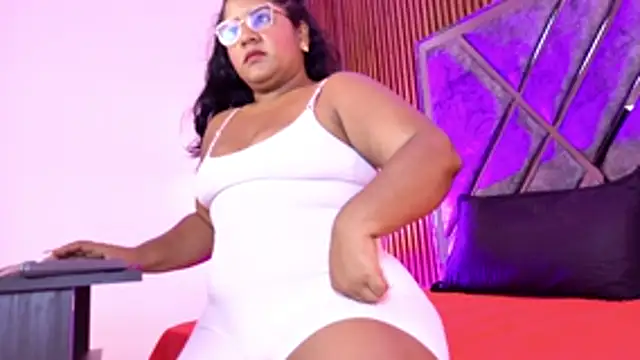 Chat +18 de Slutty_Vicky ao vivo