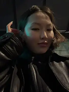 CreamPuff- live XXX chat