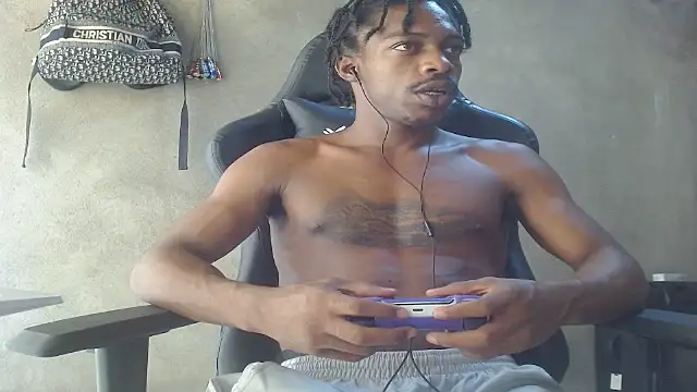 Larry-n-clouds' Live XXX Chat