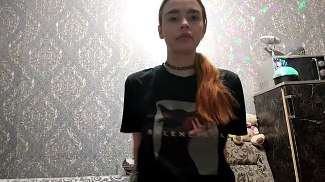 CaraDelevingnee Chat XXX in diretta