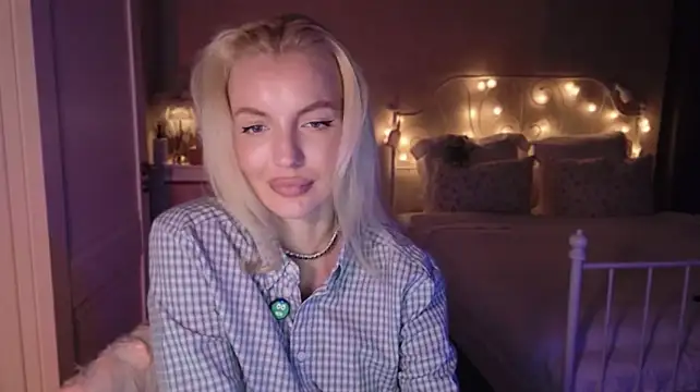 MauiBee's Live XXX Chat