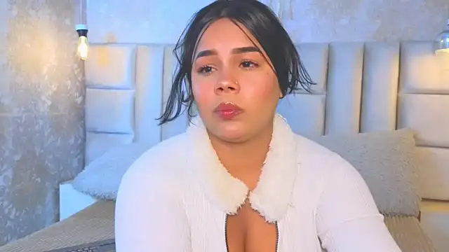 EmilyQueen3x Adlı Modelin Canlı XXX Sohbeti