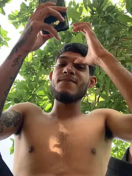 دردشة tanned_boy الجنسية المباشرة