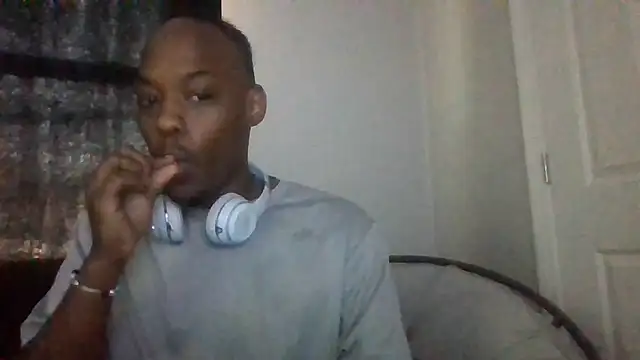 zdaddymm Show in webcam