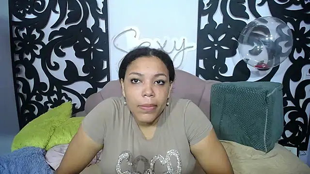 Show modela kittens_hornxyxx na web-kameri