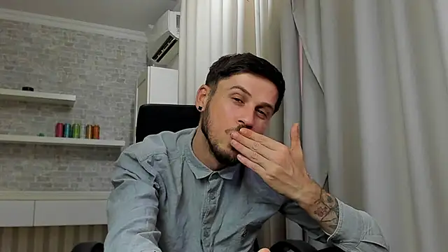 JonahShaw Live XXX-chat