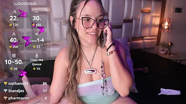 Chatroom XXX en direct de KateMoorex