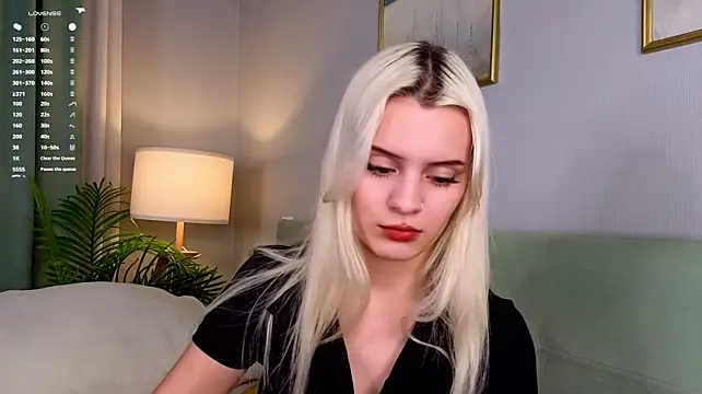 ReneaGilley XXX чат на живо