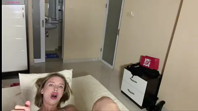 Chat +18 de etonealbinochka ao vivo