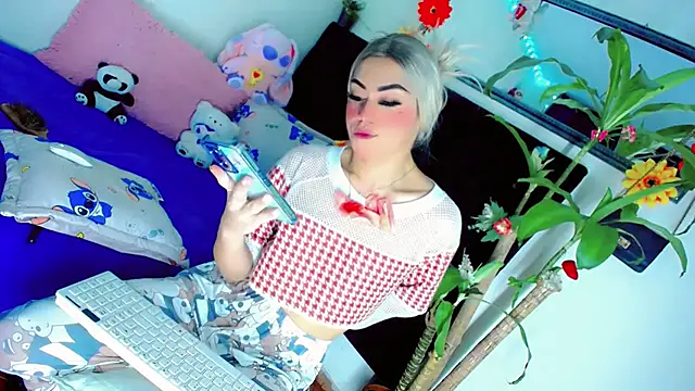 NathalialLooes Show in webcam